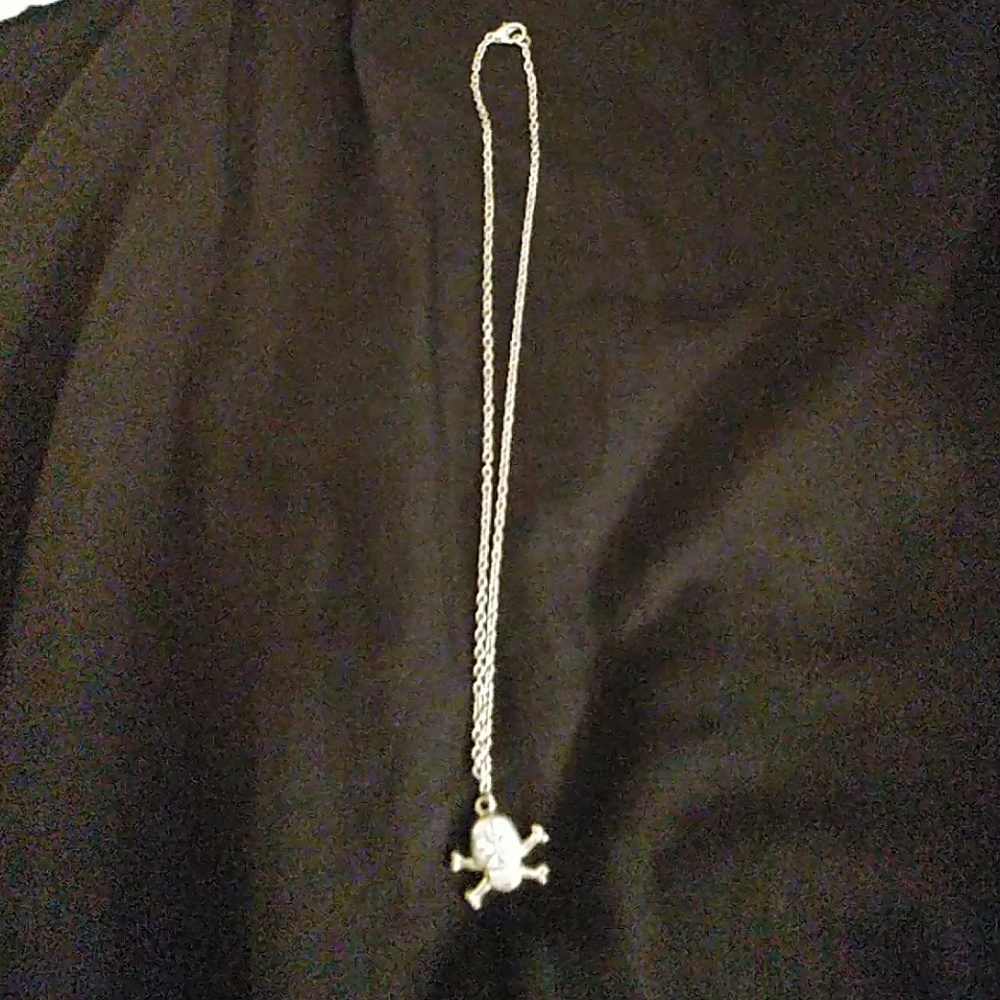 Woman's skull necklace